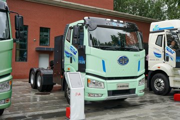 解放J6P 6X4 纯电动牵引车 宁德时代400kWh