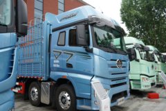 一汽解放 J7 640马力 8X4 9.4米AMT自动档仓栅式载货车