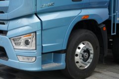 一汽解放 J7 640马力 8X4 9.4米AMT自动档仓栅式载货车