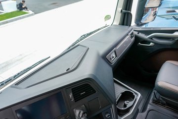 һ����� J7 640���� 8X4 9.4��AMT�Զ�����դʽ�ػ���ͼƬ