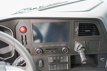 һ����� J7 640���� 8X4 9.4��AMT�Զ�����դʽ�ػ���ͼƬ