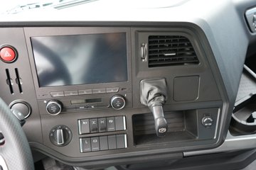 һ����� J7 640���� 8X4 9.4��AMT�Զ�����դʽ�ػ���ͼƬ