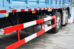 一汽解放 J7 640马力 8X4 9.4米AMT自动档仓栅式载货车