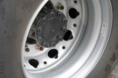 一汽解放 J7 640马力 8X4 9.4米AMT自动档仓栅式载货车