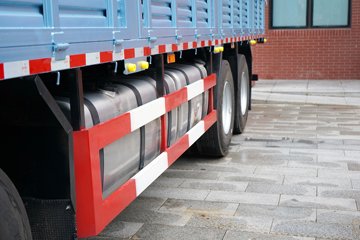 һ����� J7 640���� 8X4 9.4��AMT�Զ�����դʽ�ػ���ͼƬ