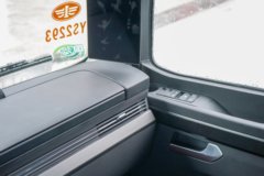 解放J7 创领版 15L LNG 640马力 6X4 一汽解放12档 AMT自动档 牵引车