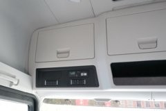 解放J7 创领版 15L LNG 640马力 6X4 一汽解放12档 AMT自动档 牵引车