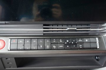 ���J7 ����� 15L LNG 640���� 6X4 һ�����12�� AMT�Զ��� ǣ����ͼƬ