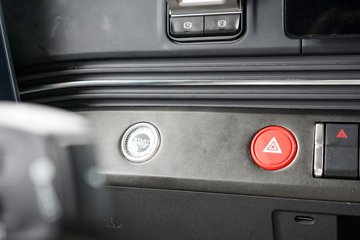 ���J7 ����� 15L LNG 640���� 6X4 һ�����12�� AMT�Զ��� ǣ����ͼƬ