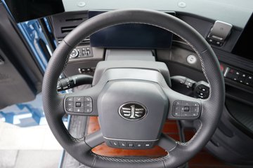 ���J7 ����� 15L LNG 640���� 6X4 һ�����12�� AMT�Զ��� ǣ����ͼƬ