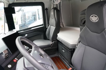 ���J7 ����� 15L LNG 640���� 6X4 һ�����12�� AMT�Զ��� ǣ����ͼƬ