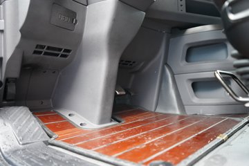 ���J7 ����� 15L LNG 640���� 6X4 һ�����12�� AMT�Զ��� ǣ����ͼƬ