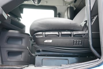 ���J7 ����� 15L LNG 640���� 6X4 һ�����12�� AMT�Զ��� ǣ����ͼƬ