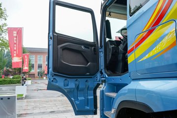 ���J7 ����� 15L LNG 640���� 6X4 һ�����12�� AMT�Զ��� ǣ����ͼƬ