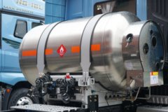 解放J7 创领版 15L LNG 640马力 6X4 一汽解放12档 AMT自动档 牵引车