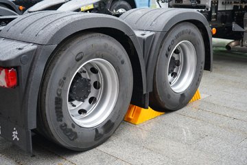 ���J7 ����� 15L LNG 640���� 6X4 һ�����12�� AMT�Զ��� ǣ����ͼƬ