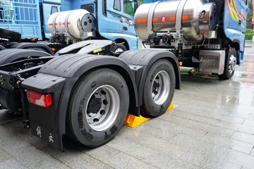 ���J7 ����� 15L LNG 640���� 6X4 һ�����12�� AMT�Զ��� ǣ����ͼƬ