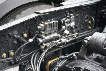 ���J7 ����� 15L LNG 640���� 6X4 һ�����12�� AMT�Զ��� ǣ����ͼƬ