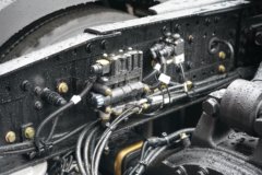 解放J7 创领版 15L LNG 640马力 6X4 一汽解放12档 AMT自动档 牵引车