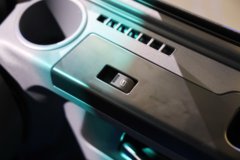 宇通重卡C331 4X2 9.8米纯电动厢式载货车 深澜331kWh