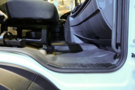 C331&nbsp;电动冷藏车驾驶室图片