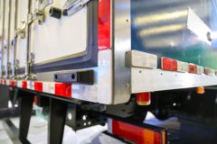 宇通重卡C331 4X2 7.8米纯电动冷藏车 深澜331kWh