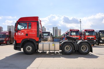 HOWO TX7 PRO 牵引车外观                                                图片