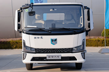 蓝擎·龙X7 2.5L柴油 180马力 法士特10档 宽体 3600轴距 4.18米单排厢式轻卡