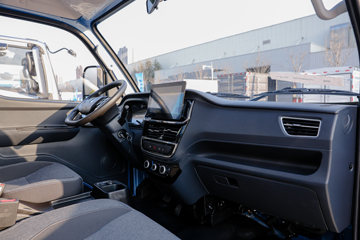 ���桤��X7 2.5L���� 180���� ��ʿ��8�� ���� 4.18�׵��������ῨͼƬ