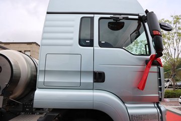 �����ǵ¿�SITRAK G7M 14.6L LNG 480���� 6X4 ǣ����ͼƬ