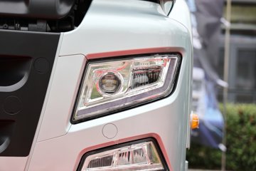 �����ǵ¿�SITRAK G7M 14.6L LNG 480���� 6X4 ǣ����ͼƬ