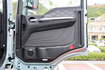 �����ǵ¿�SITRAK G7M 14.6L LNG 480���� 6X4 ǣ����ͼƬ