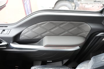 �����ǵ¿�SITRAK G7M 14.6L LNG 480���� 6X4 ǣ����ͼƬ