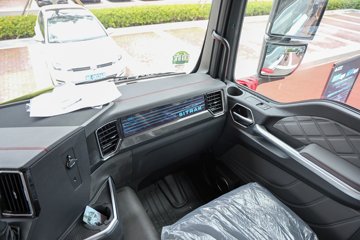 �����ǵ¿�SITRAK G7M 14.6L LNG 480���� 6X4 ǣ����ͼƬ