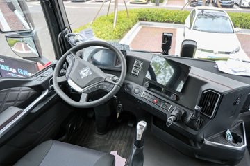 �����ǵ¿�SITRAK G7M 14.6L LNG 480���� 6X4 ǣ����ͼƬ