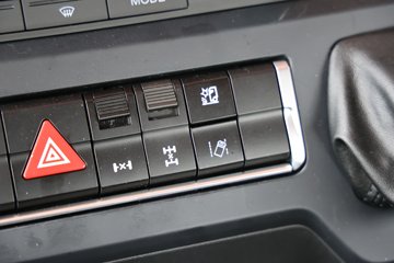 �����ǵ¿�SITRAK G7M 14.6L LNG 480���� 6X4 ǣ����ͼƬ