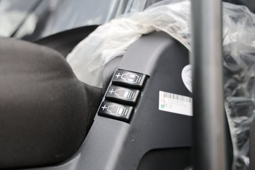 �����ǵ¿�SITRAK G7M 14.6L LNG 480���� 6X4 ǣ����ͼƬ