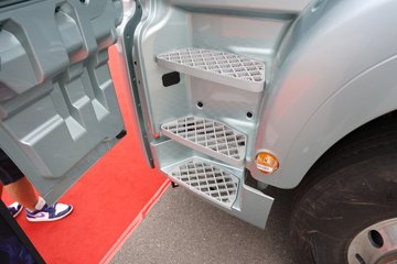 �����ǵ¿�SITRAK G7M 14.6L LNG 480���� 6X4 ǣ����ͼƬ