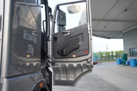 星途&nbsp;电动牵引车驾驶室图片