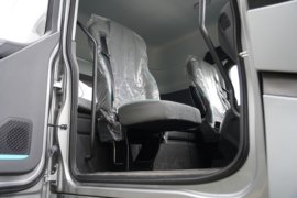 深向星辰&nbsp;电动牵引车驾驶室图片