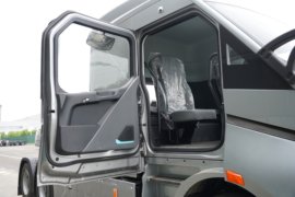 深向星辰&nbsp;电动牵引车驾驶室图片