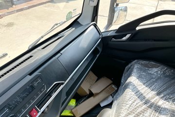 ����HOWO�Ῠ���� 2025�� 2.3L���� 151���� ������8�� 4.15�׵��������ῨͼƬ