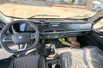 ����HOWO�Ῠ���� 2025�� 2.3L���� 151���� ������8�� 4.15�׵��������ῨͼƬ