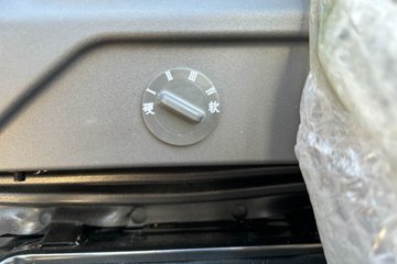 ����HOWO�Ῠ���� 2025�� 2.3L���� 151���� ������8�� 4.15�׵��������ῨͼƬ