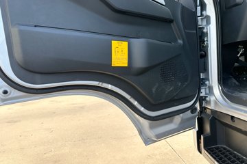 ����HOWO�Ῠ���� 2025�� 2.3L���� 151���� ������8�� 4.15�׵��������ῨͼƬ