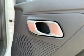 V919 电动封闭厢货驾驶室图片