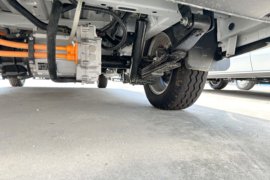 V919 电动封闭厢货底盘图片