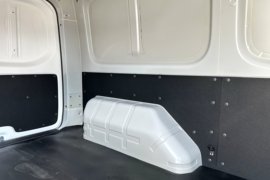 V919 电动封闭厢货货厢图片
