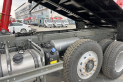 中国重汽成都商用车 V3 4.3L柴油 220马力 6X2 法士特10档 4.7米排半自卸车