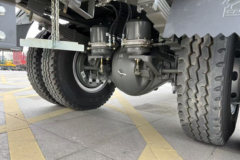 中国重汽成都商用车 V3 4.3L柴油 220马力 4X2 法士特10档 4.44米排半自卸车